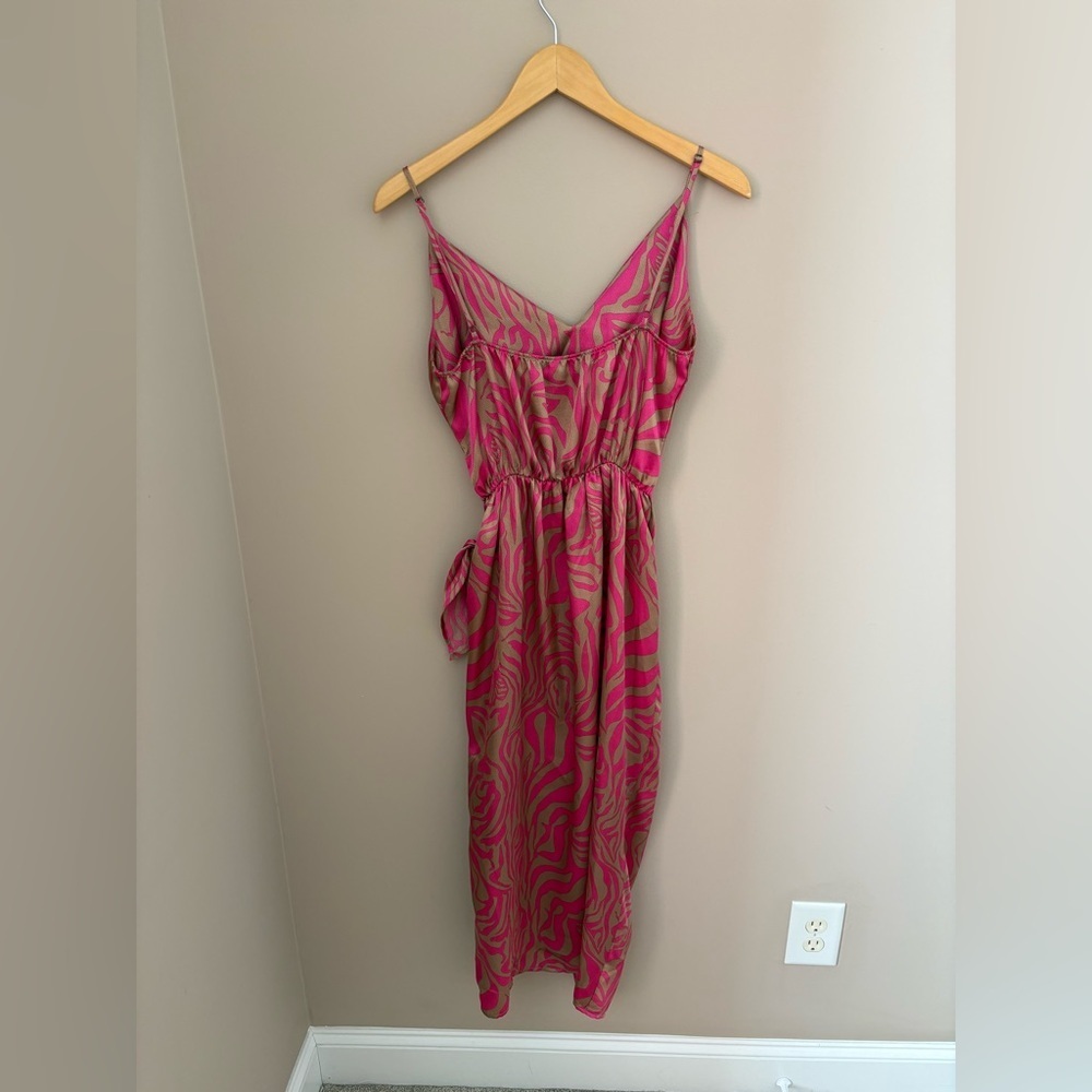 fab'rik Vibrant Pink and Tan Patterned Dress size M - Picture 4 of 5